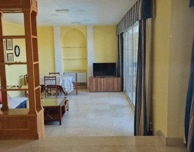 Work crew villa with pool, garden and parking