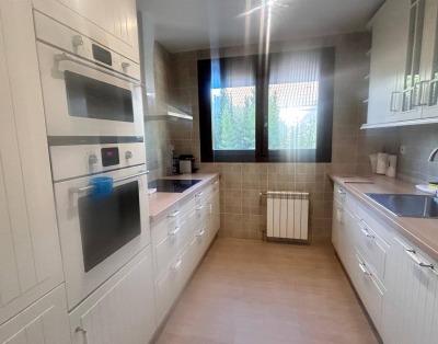 Work crew villa: 9BR, 2 kitchens, heated pool