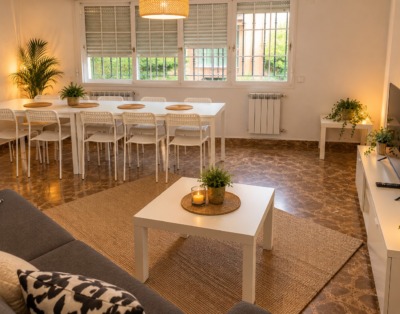 Work crew house with patio, long stays welcome