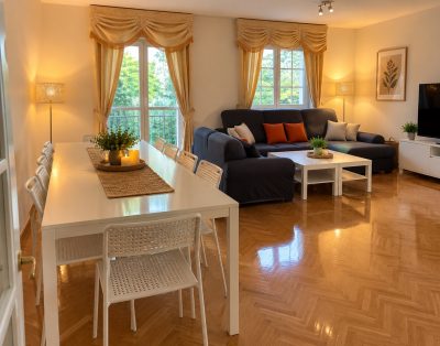 Team house: 5BR, 2 kitchens, terrace and garage